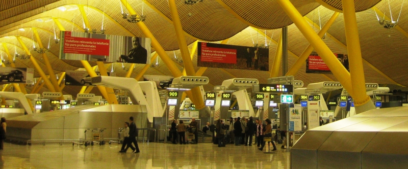 El acuerdo de UGT sobre condiciones laborales y mejoras económicas aleja de Madrid el conflicto de los aeropuertos