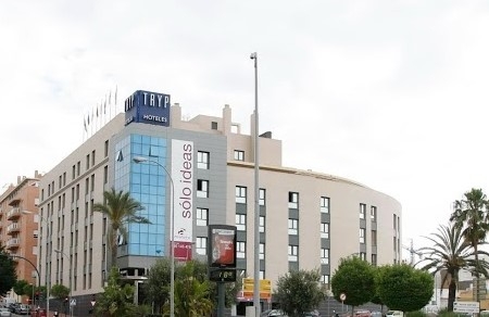 El Hotel Tryp Indalo Almería pretende cerrar dejando en la calle a 47  trabajadores